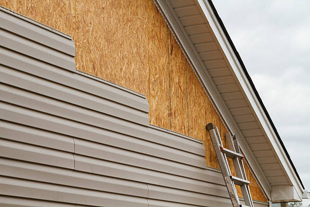 Professional Siding Installation technician working in Murfreesboro, TN